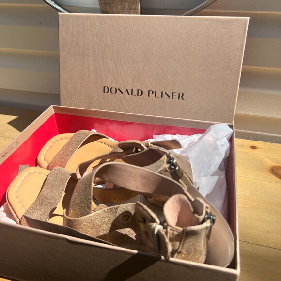 DONALD PLINER Women Helen Light Bronze Casual In Gold 8.5M - Picture 12 of 16